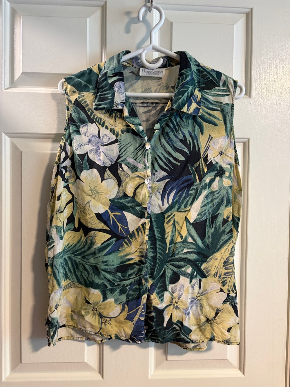 Sleeveless Tropical Floral Button-Front Blouse - Green/Yellow